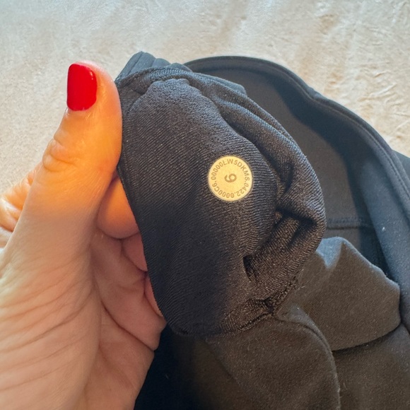 Lululemon Groove Nulu Super-High-Rise Flared Pant - Size 6 - Picture 2 of 9